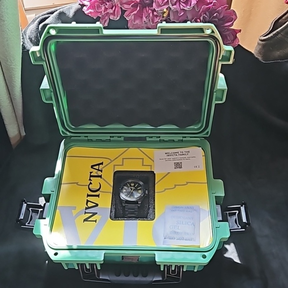 NIB INVICTA Speedway Watch in Black and Yellow & Green 3 Slot Case